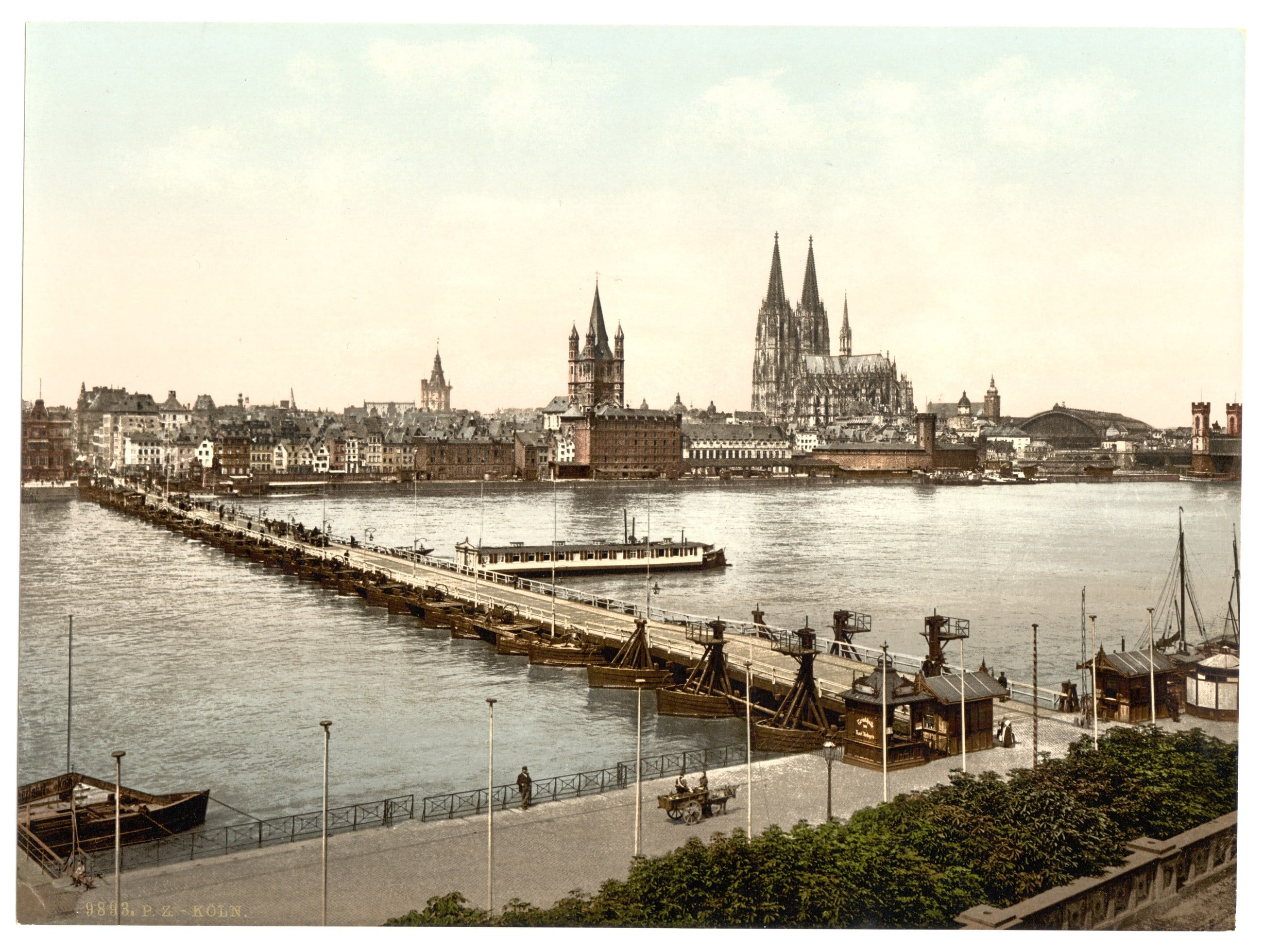 Historische Ansicht von Köln um 1900 mit Schiffbrücke über den Rhein, Groß St. Martin und dem Dom.